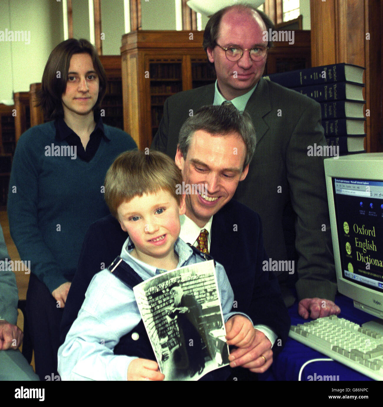 John Simpson (back, right), Chief Editor of the Oxford English Dictionary, with members of the Murray family at the launch of the OED on the world wide web. Thomas Murray, 5, is the great-great-grandson of the first editor of the Dictionary Sir James Murray. Stock Photo