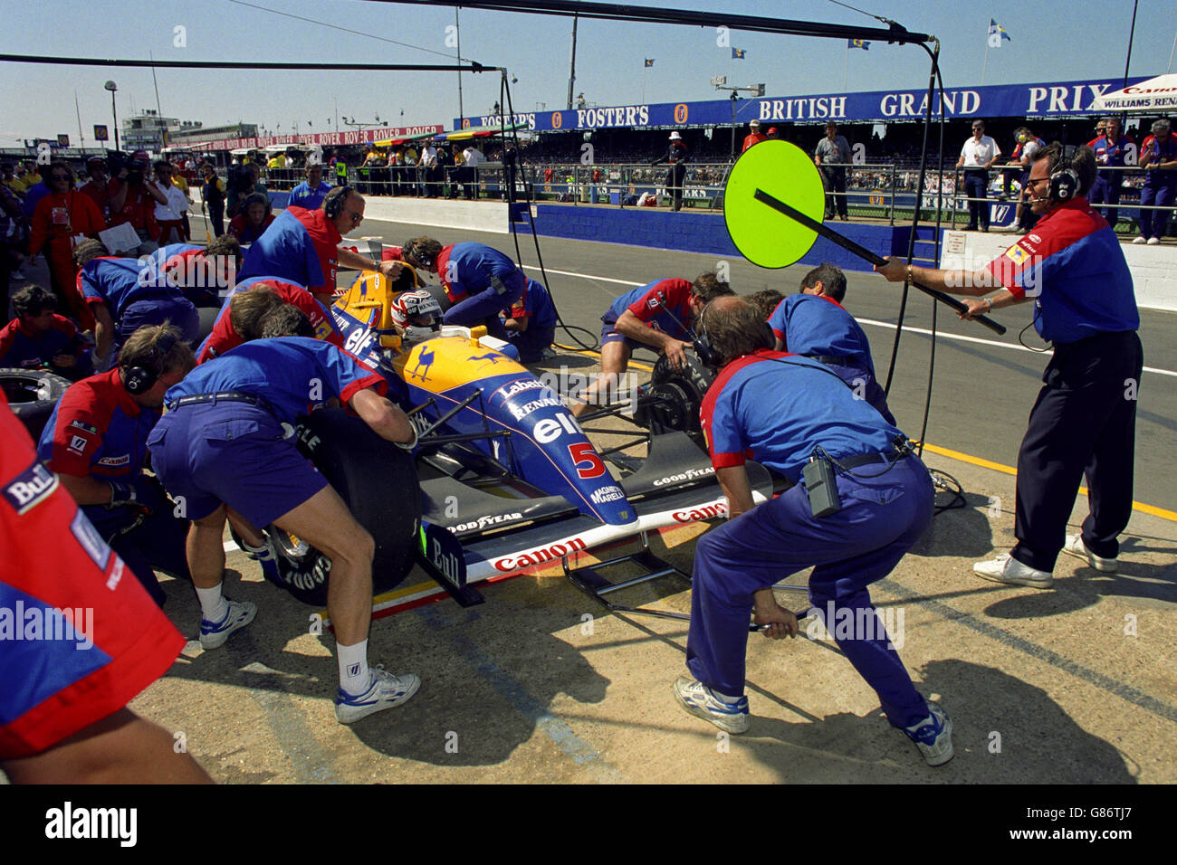 Nigel Mansells Williams Car In Pits Tyre Change Silverstone Hi res 