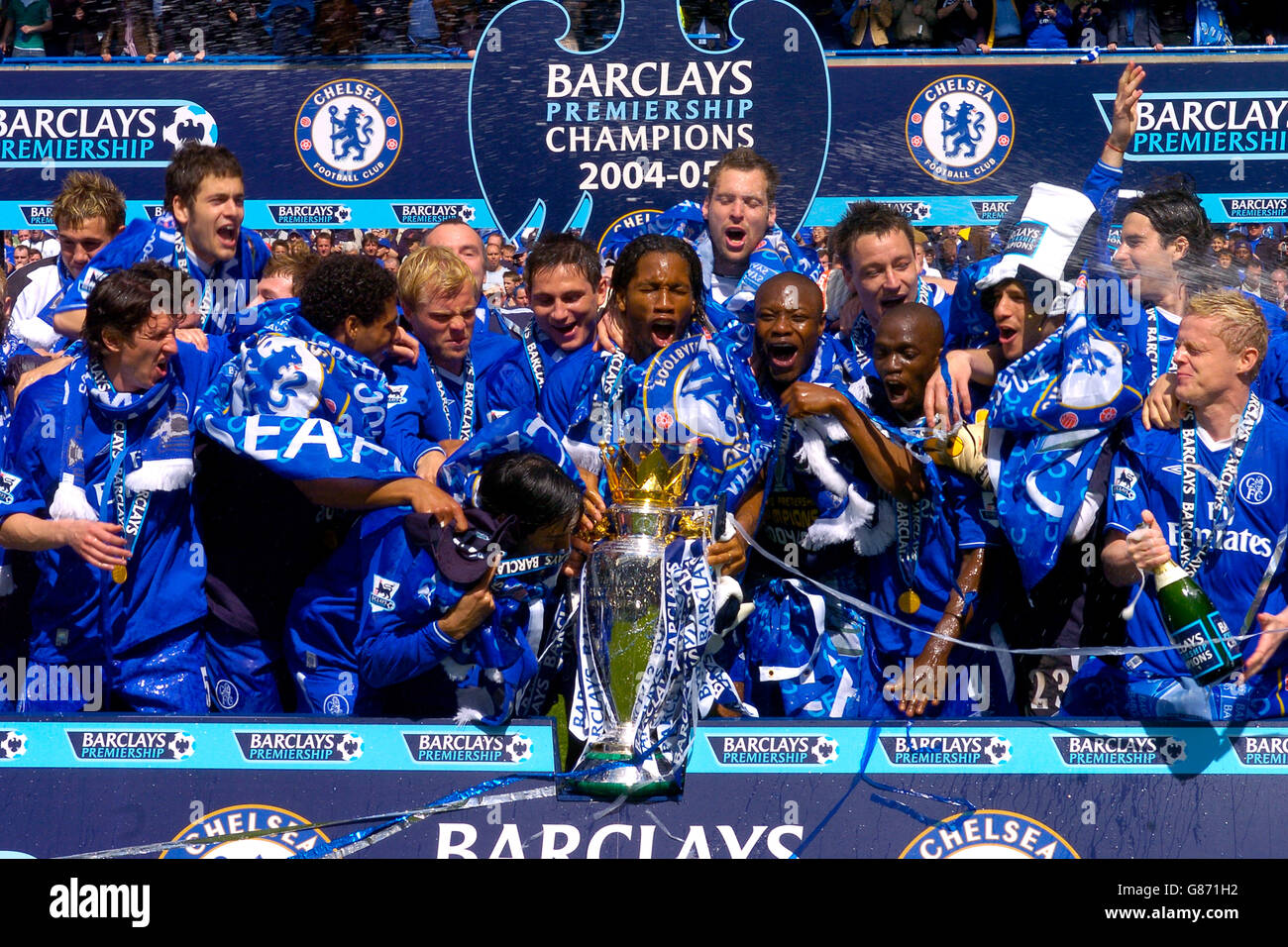 Soccer - FA Barclays Premiership - Chelsea v Charlton Athletic - Stamford Bridge. Chelsea players celebrate with the Barclays Premiership trophy. Stock Photo