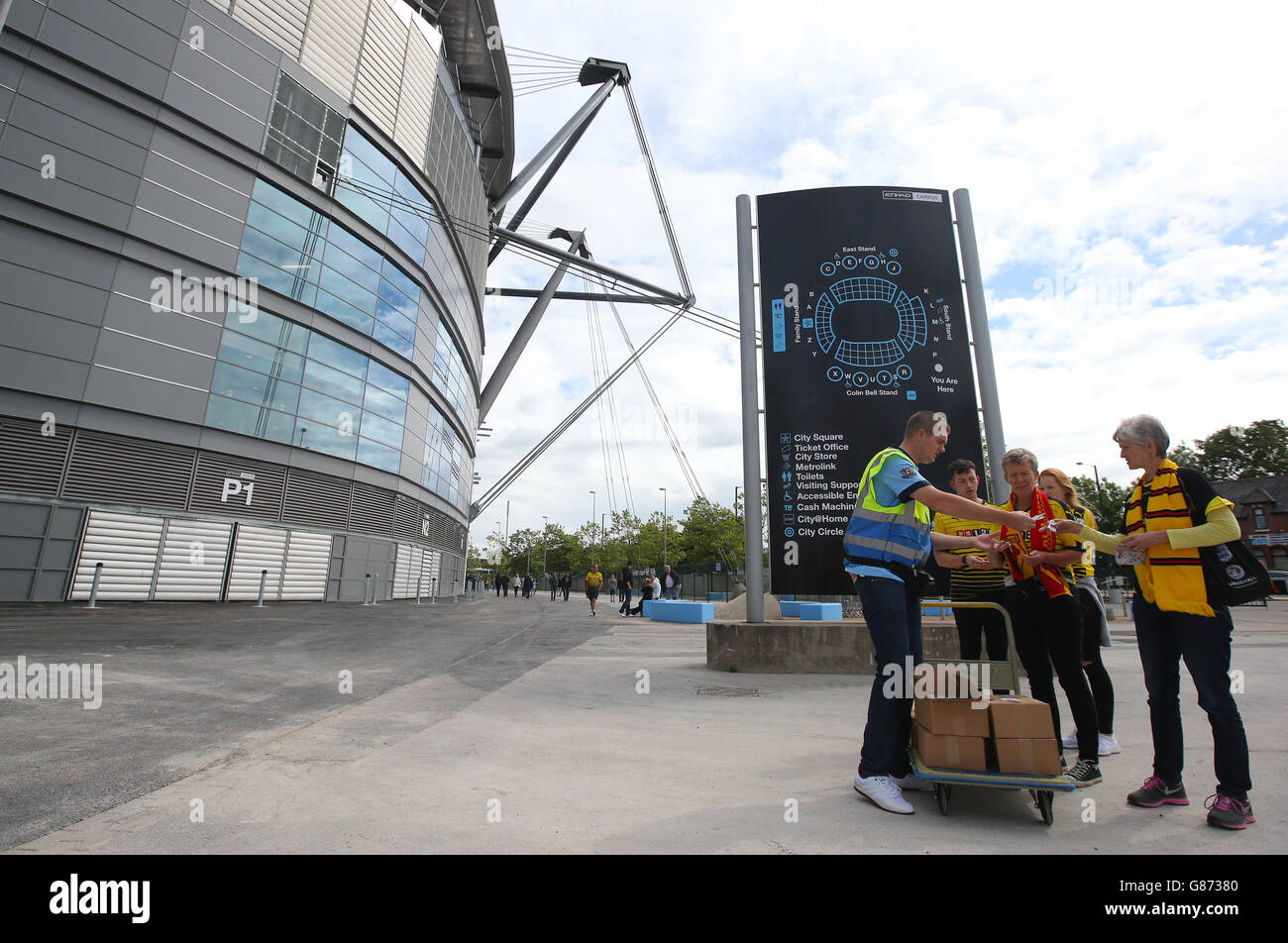 Watford fans buy their programmes before the Barclays Premier League match at the Etihad Stadium, Manchester. PRESS ASSOCIATION Photo. Picture date: Saturday August 29, 2015. See PA story SOCCER Man City. Photo credit should read: Dave Thompson/PA Wire. Online in-match use limited to 45 images, no video emulation. No use in betting, games or single club/league/player publications. Stock Photo