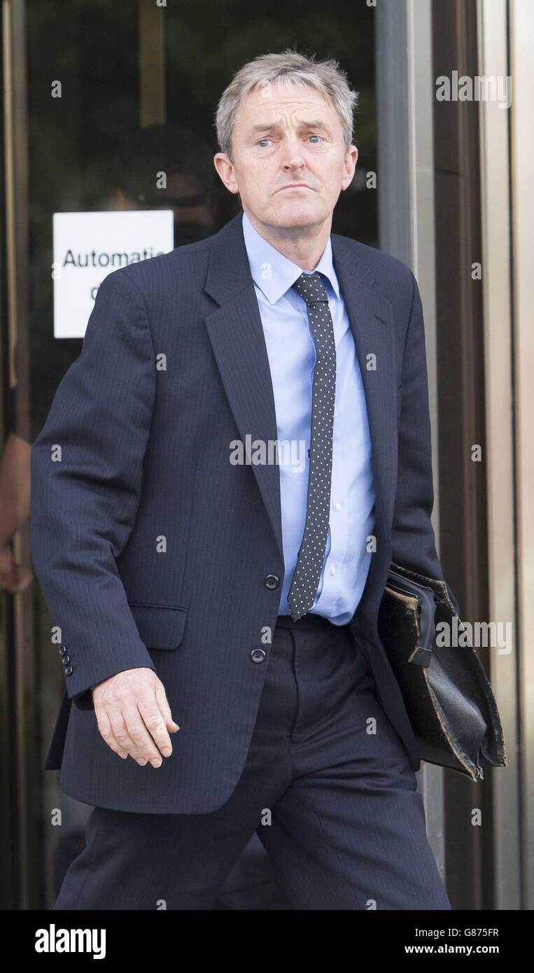 Dr Ronald Neville leaves Glasgow Sheriff Court after giving evidence during the inquiry into a bin lorry crash which killed six people days before Christmas. Stock Photo