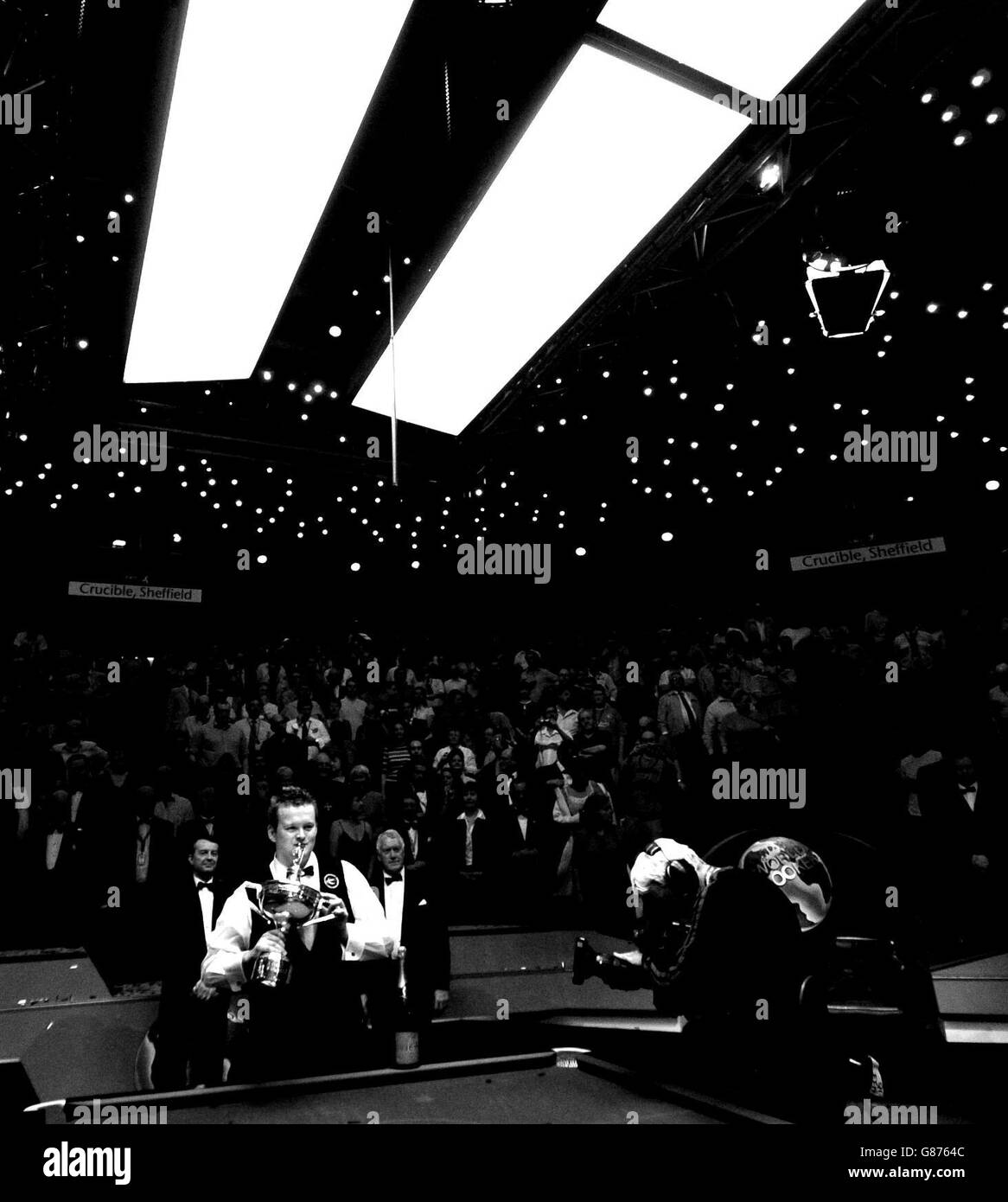 Shaun Murphy celebrates with the trophy after defeating Matthew Stevens
