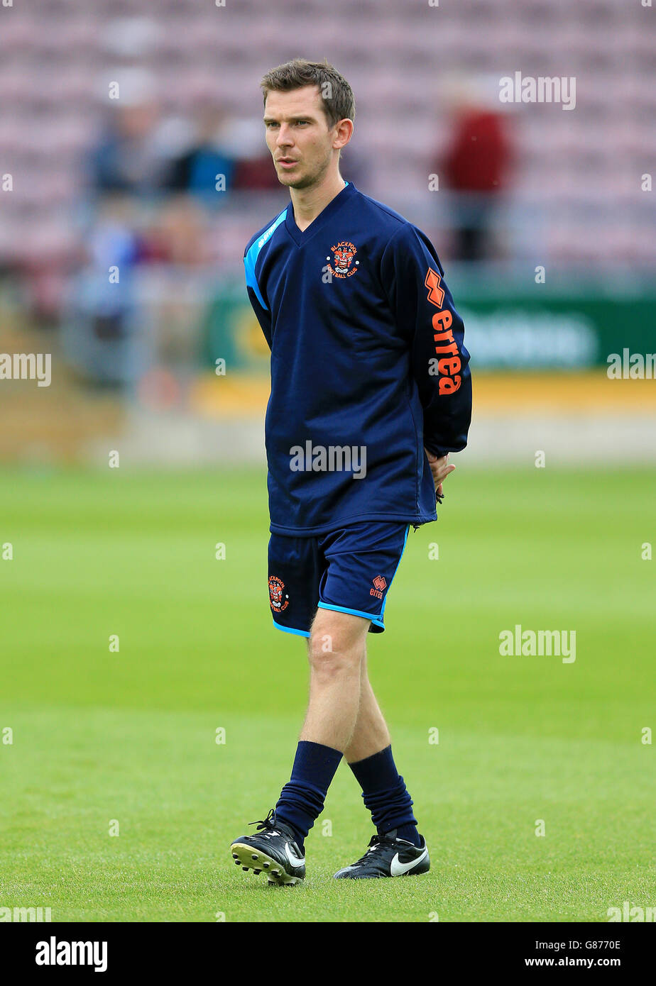 northampton to blackpool coach