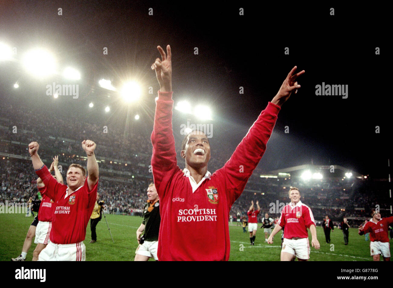 jeremy-guscott-celebrates-at-the-end-of-the-game-after-the-lions
