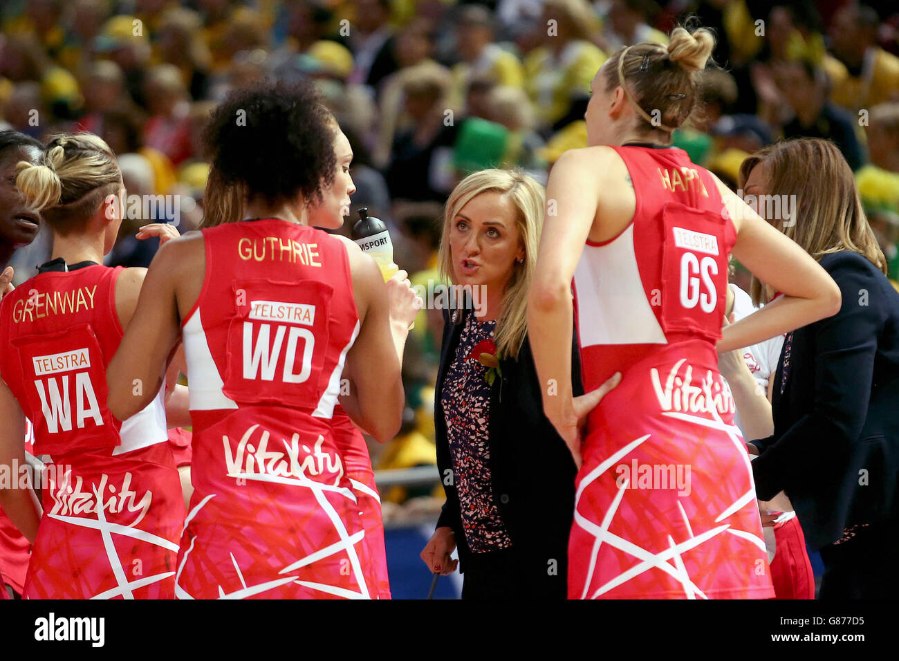 England head coach tracey neville centre talks to the team hi-res stock ...