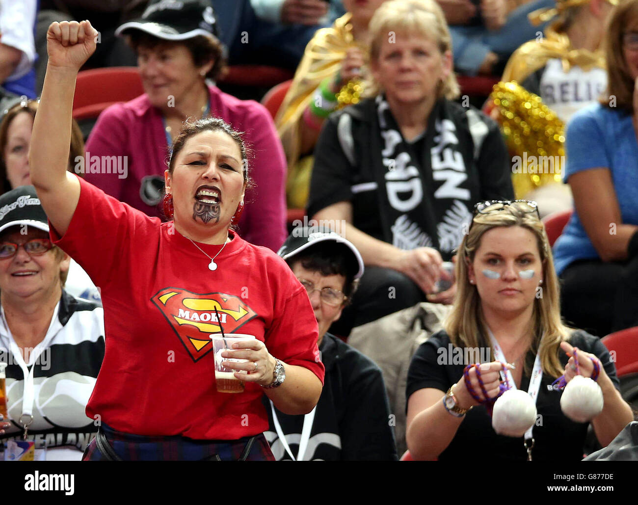 England netball fans in stands hi-res stock photography and images - Alamy