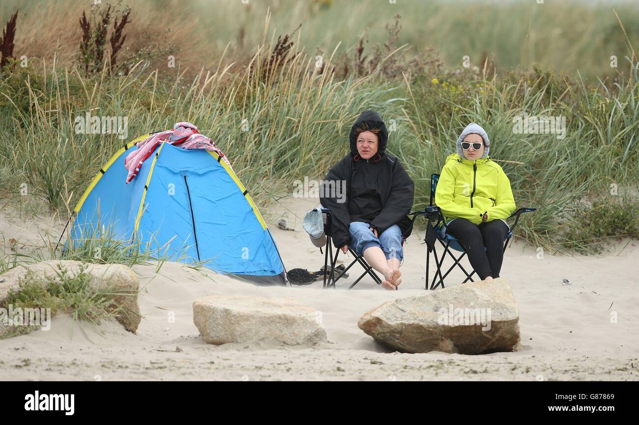 Summer weather Aug 16th 2015. Sunseekers on Dublin's Dollymount Strand. Stock Photo