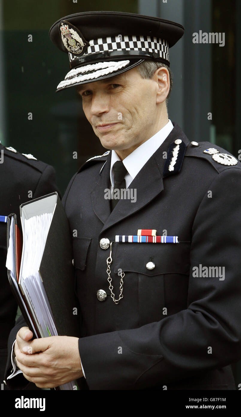 RETRANSMITTING CORRECTING DATE FROM TUESDAY AUGUST 25 TO THURSDAY AUGUST 27 Sir Stephen House, who has announced his intention to step down as Chief Constable of Police Scotland, leaves a Scottish Police Authority meeting at the Stirling Court Hotel in Stirling. Stock Photo
