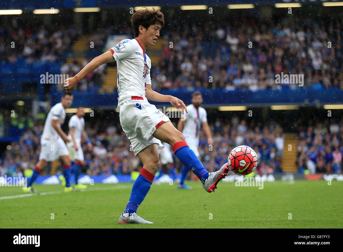 Crystal Palace's Lee Chung-Yong during the Barclays Premier League match at Stamford Bridge, London. PRESS ASSOCIATION Photo. Picture date: Saturday August 29, 2015. See PA story SOCCER Chelsea. Photo credit should read: Nigel French/PA Wire. Online in-match use limited to 45 images, no video emulation. No use in betting, games or single club/league/player publications. Stock Photo