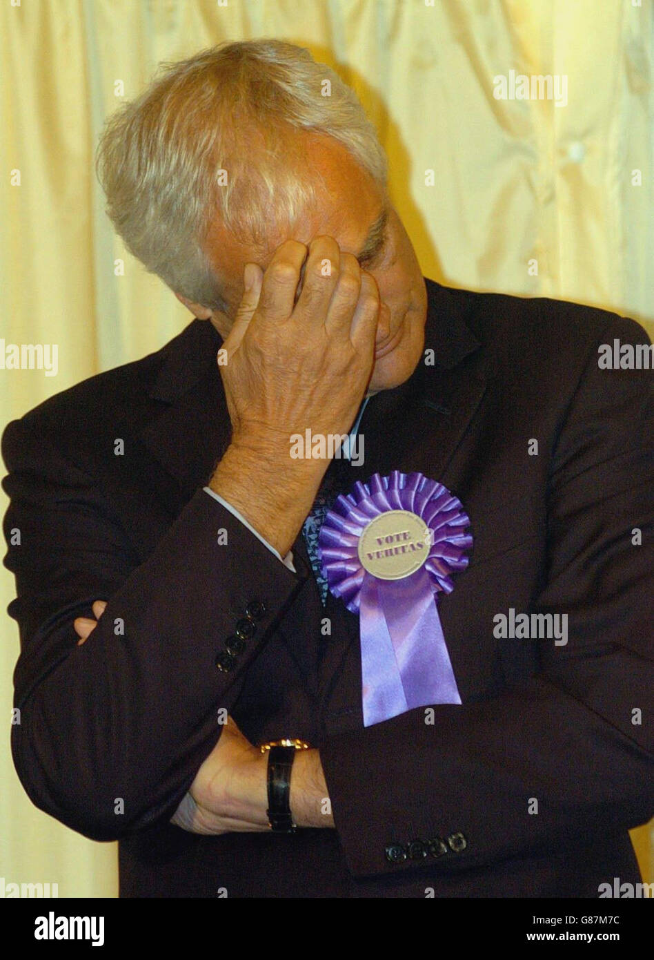 Robert KilroySilk hold his head after a heavy defeat in the Erewash