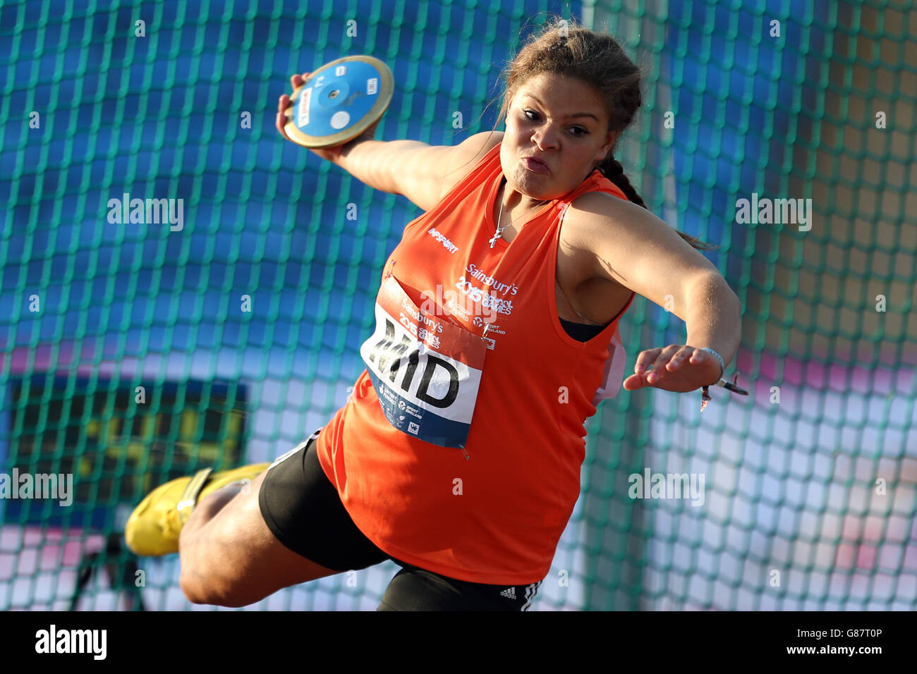 England Midlands' Luisa Chantler-Edmond competes in the girls discus at the Sainsbury's 2015 School Games at the Manchester Regional Arena. Stock Photo