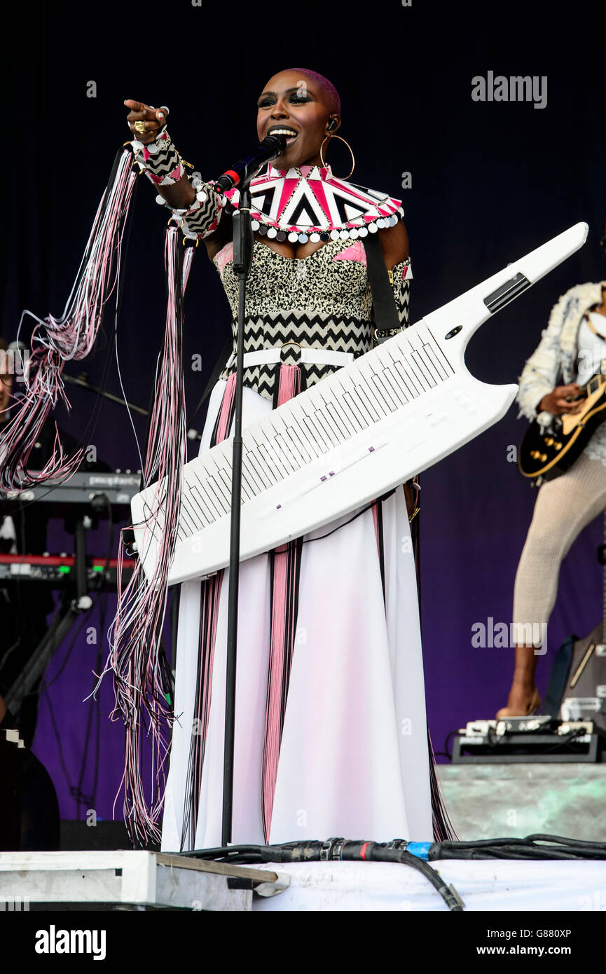 Laura Mvula performs at the Glastonbury music festival Stock Photo