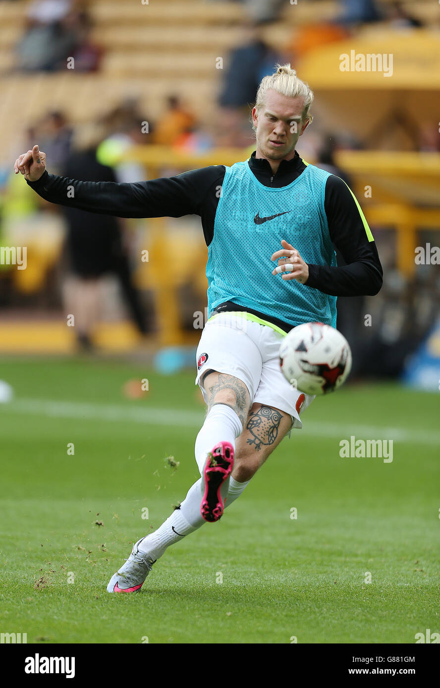Charlton Athletic's Simon Makienok Christoffersen warms up before the Sky Bet Championship match at Molineux, Wolverhampton. PRESS ASSOCIATION Photo. Picture date: Saturday August 29, 2015. See PA story SOCCER Wolves. Photo credit should read: Barrington Coombs/PA Wire. Stock Photo
