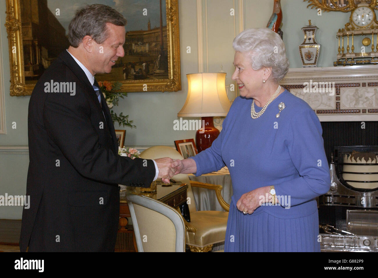 Honourable michael rann mp buckingham palace hi-res stock photography ...