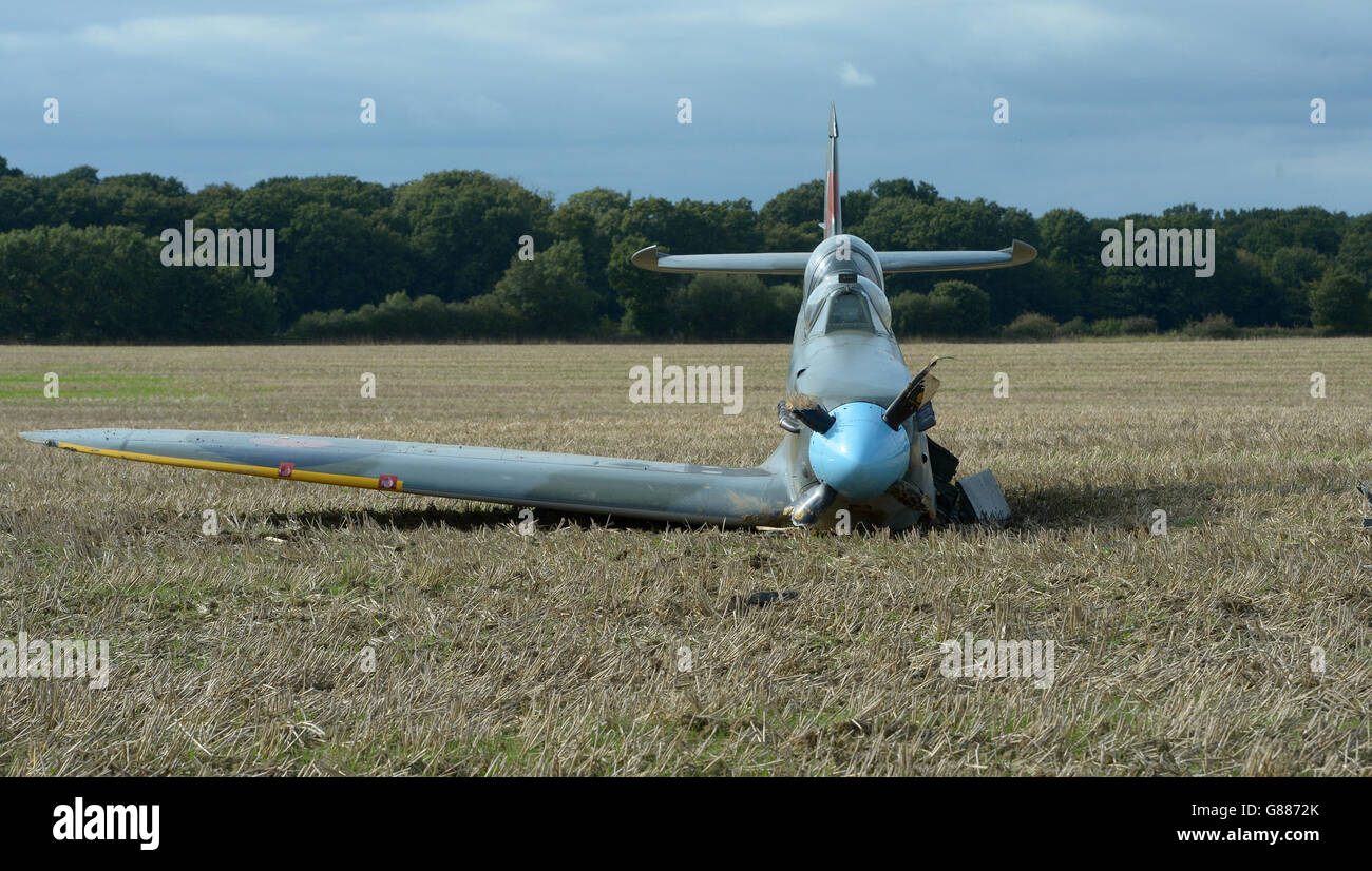 A crashed Spitfire is seen in a field near Woodchurch, near Ashford, Kent, after the pilot had to make an emergency landing. Stock Photo