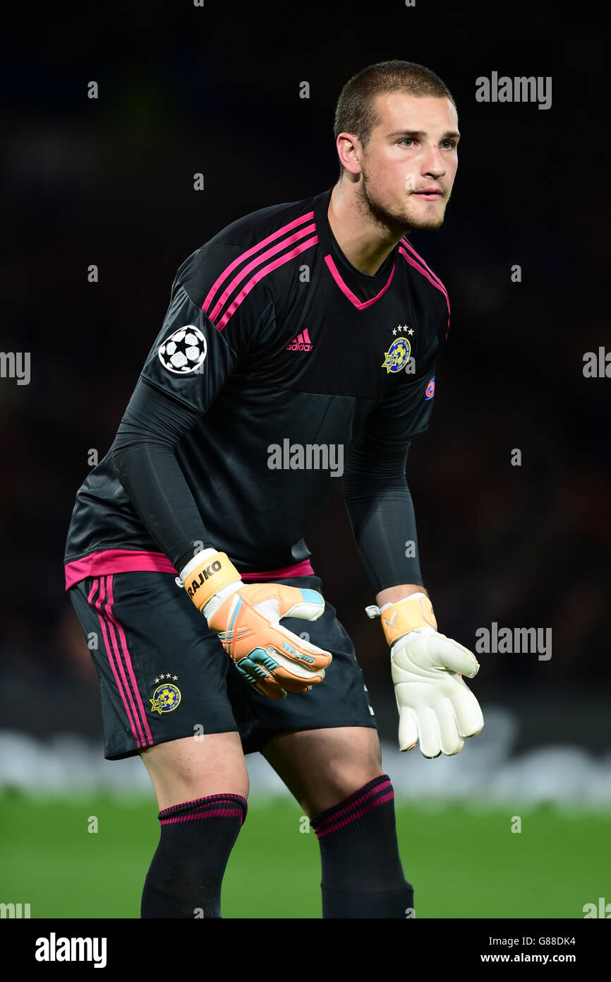 Maccabi Tel Aviv goalkeeper Predrag Rajkovic during the UEFA Champions League match at Stamford Bridge, London. PRESS ASSOCIATION Photo. Picture date: Wednesday September 16, 2015. See PA story SOCCER Chelsea. Photo credit for should read: Adam Davy/PA Wire. Stock Photo