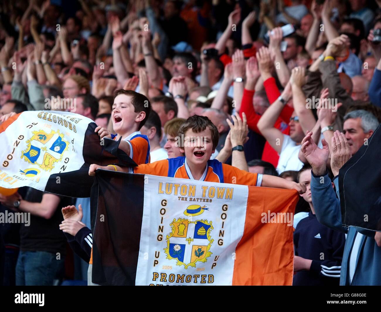 Soccer - Coca-Cola Football League One - Luton Town v Brentford - Kenilworth Road. Luton fans celebrate their team winning the 2005 English League 1 championship. Stock Photo