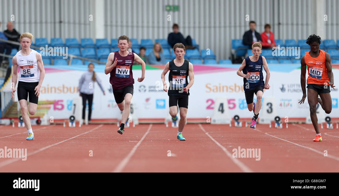 Sport - Sainsbury's 2015 School Games - Day Two - Manchester. Athletes take part in the boys ambulant 100 metres during the Sainsbury's 2015 School Games at the Manchester Regional Arena. Stock Photo