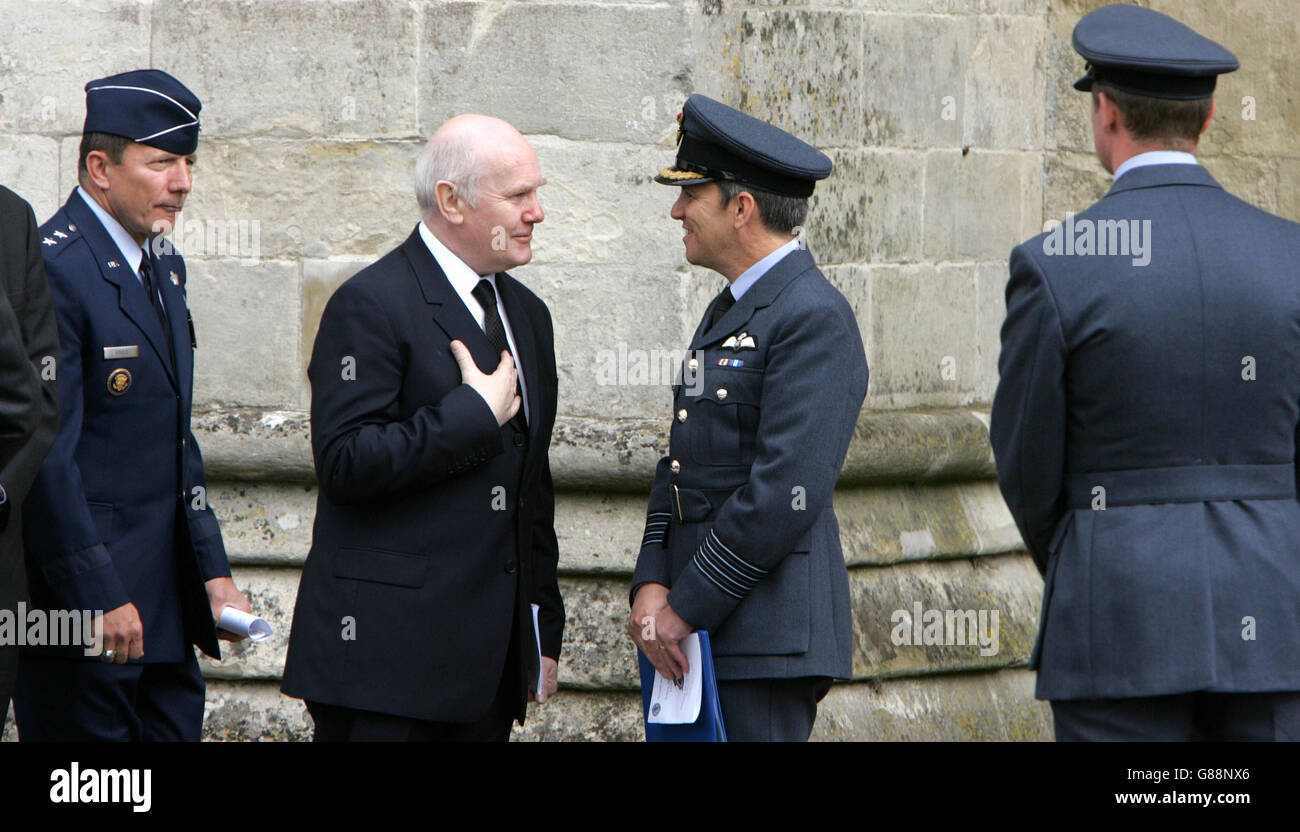 Raf lyneham base commander hires stock photography and images Alamy