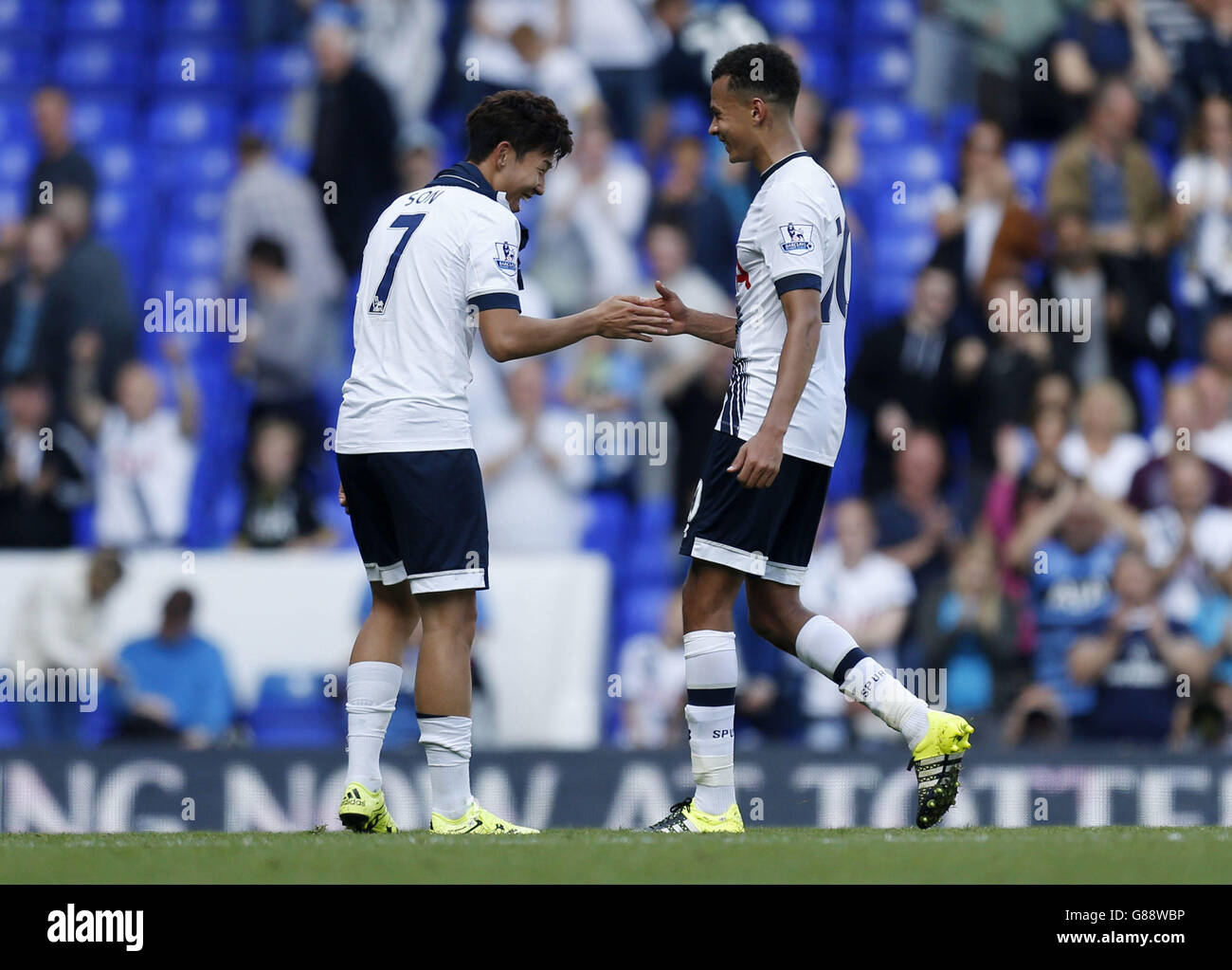 Dele alli celebrate hi-res stock photography and images - Alamy