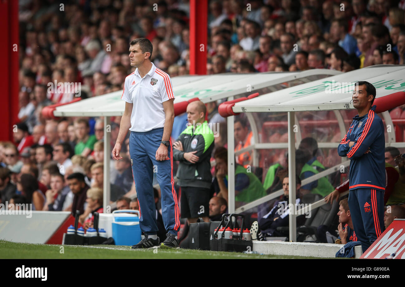 Soccer - Sky Bet Championship - Brentford v Reading - Griffin Park. Brentford manager Marinus Dijkhuizen Stock Photo