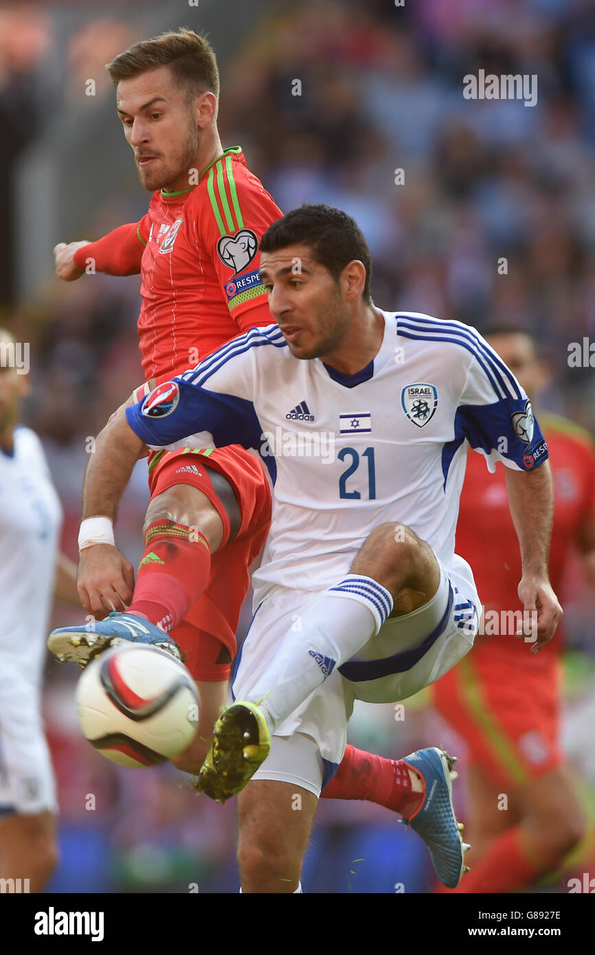 Soccer - UEFA Euro 2016 - Qualifying - Group B - Wales v Israel - Cardiff City Stadium. Wales' Aaron Ramey (left) and Israel's Eytan Tibi (right) battle for the ball Stock Photo