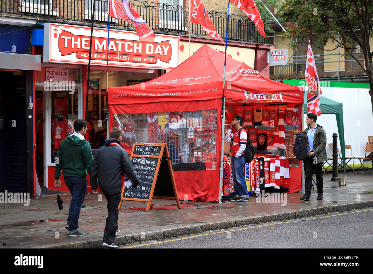 Arsenal fan shop hires stock photography and images Alamy