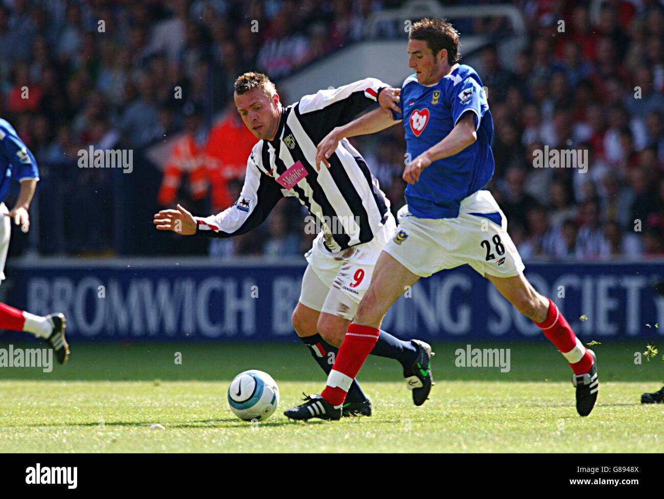 Soccer - FA Barclays Premiership - West Bromwich Albion v Portsmouth - The Hawthorns. West Bromwich Albion's Geoff Horsfield and Portsmouth's James Keene battle for the ball Stock Photo