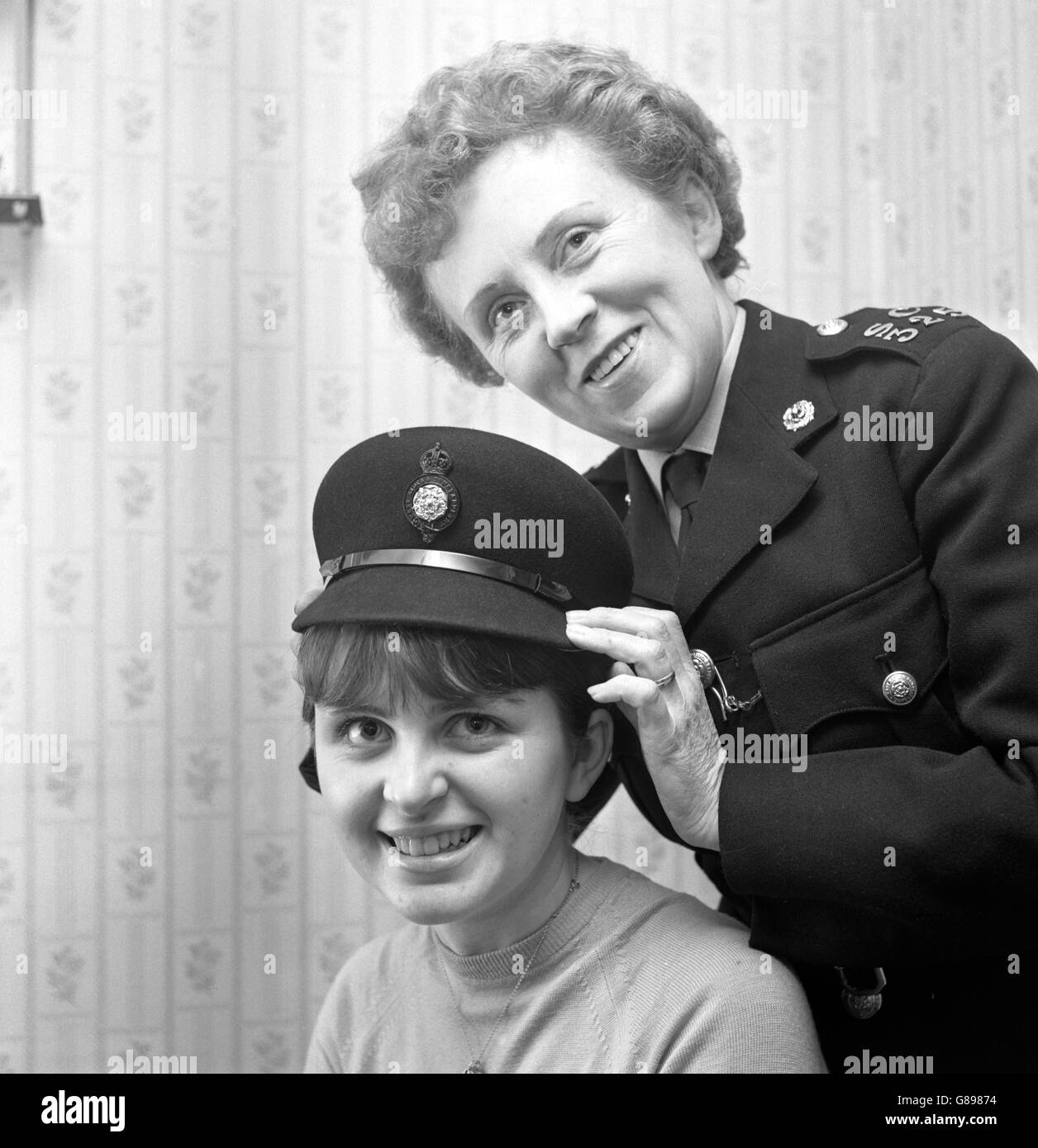 Five feet tall hires stock photography and images Alamy