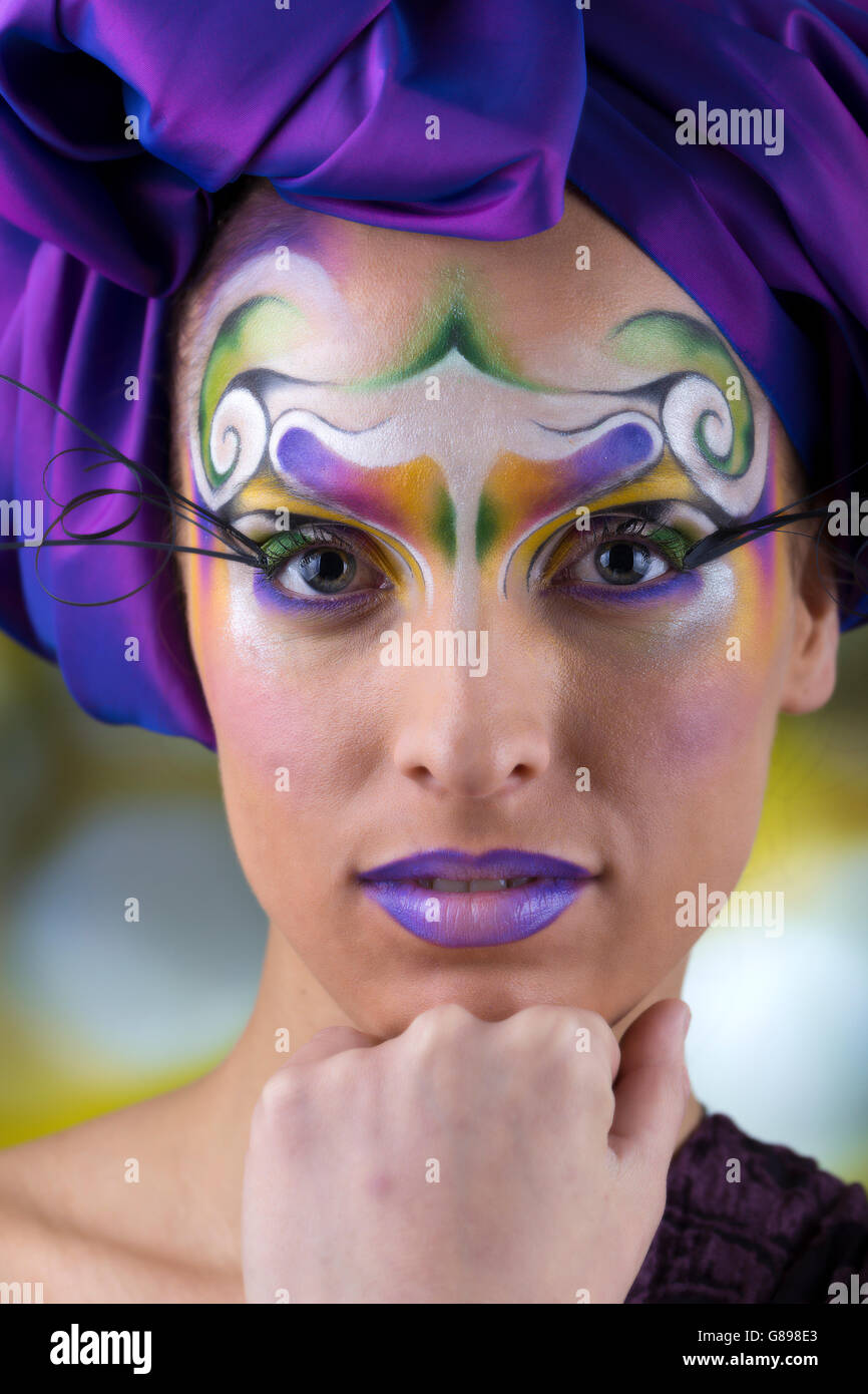 Female body art hi-res stock photography and images - Alamy