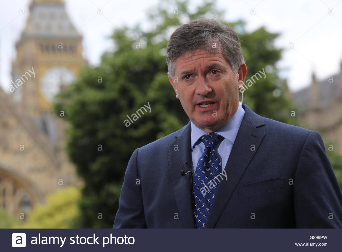 A photograph of BBC anchorman Simon McCoy speaking with Big Ben in the background after the EU result Stock Photo