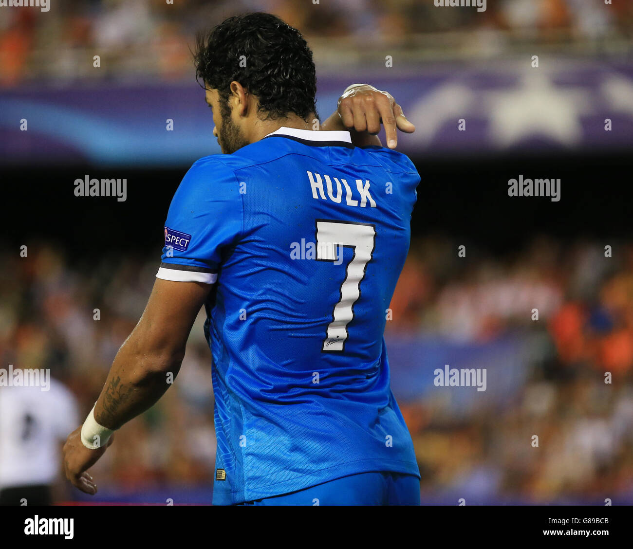 Soccer - UEFA Champions League - Group H - Valencia v Zenit Saint Petersburg - Estadio de Mestalla. Zenit Saint Petersburg's Hulk points to his name on shirt after abuses from Valencia fans Stock Photo