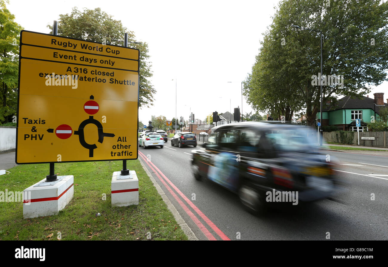 Rugby Union - Rugby World Cup 2015 - Pool A - Fiji v England - Twickenham Stadium. Temporary road signs alert motorists to the closure of the A316 in Twickenham before the Rugby World Cup match at Twickenham Stadium, London. Stock Photo