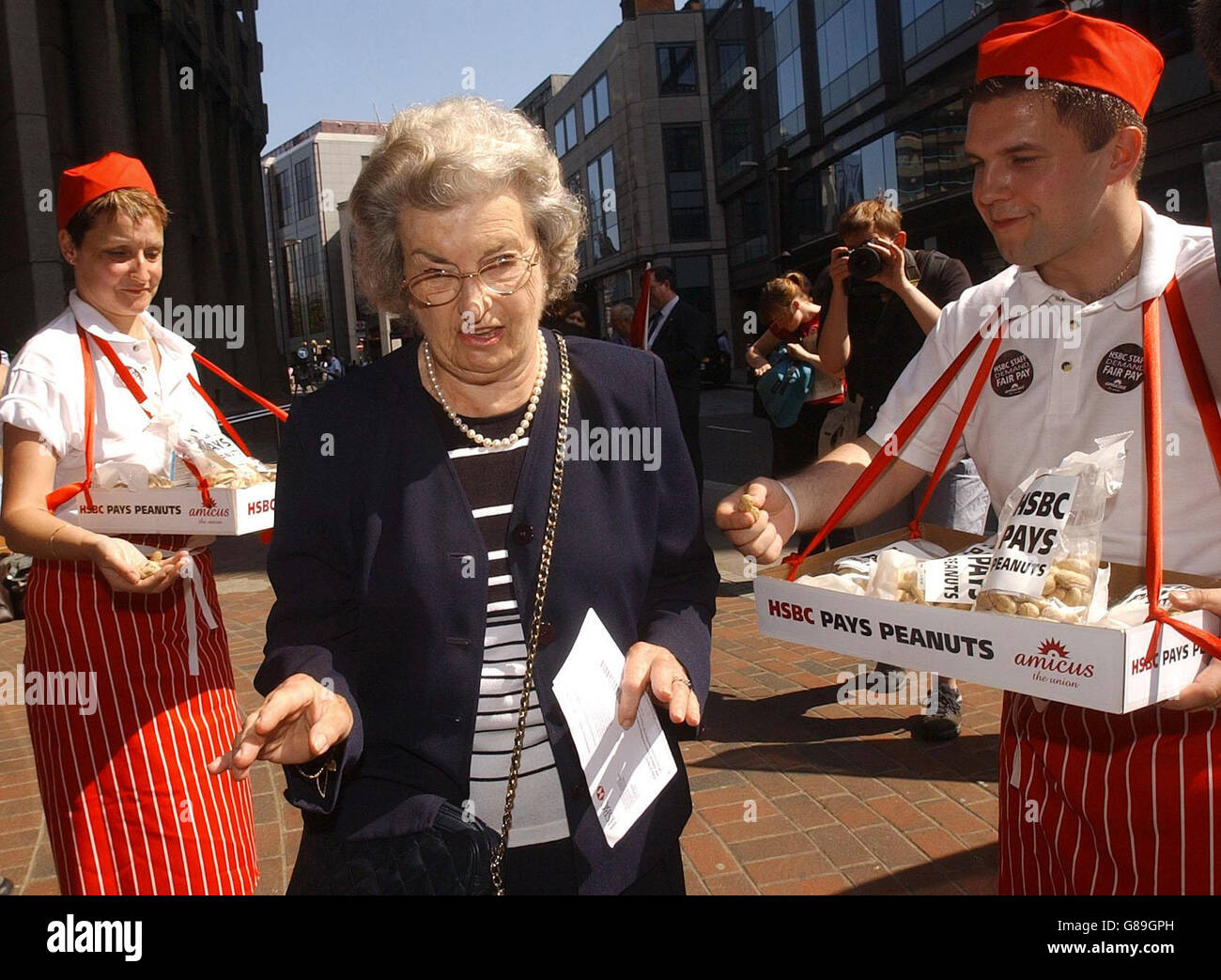 Members of AMICUS hand out peanuts to people attending the HSBC AGM in London, suggesting that the bank pays low wages to staff. Stock Photo