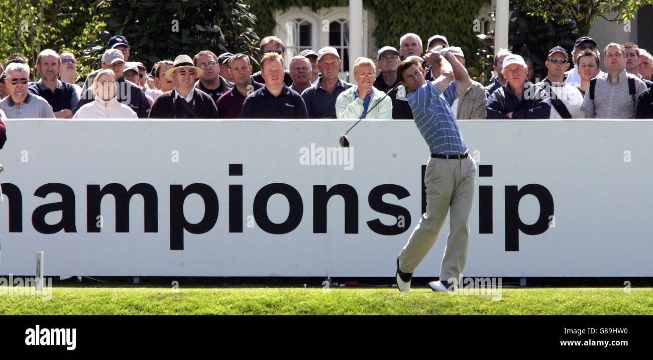 Golf - The BMW Championship 2005 - Wentworth. Phil Edwards on the 1st Tee during the third day. Stock Photo