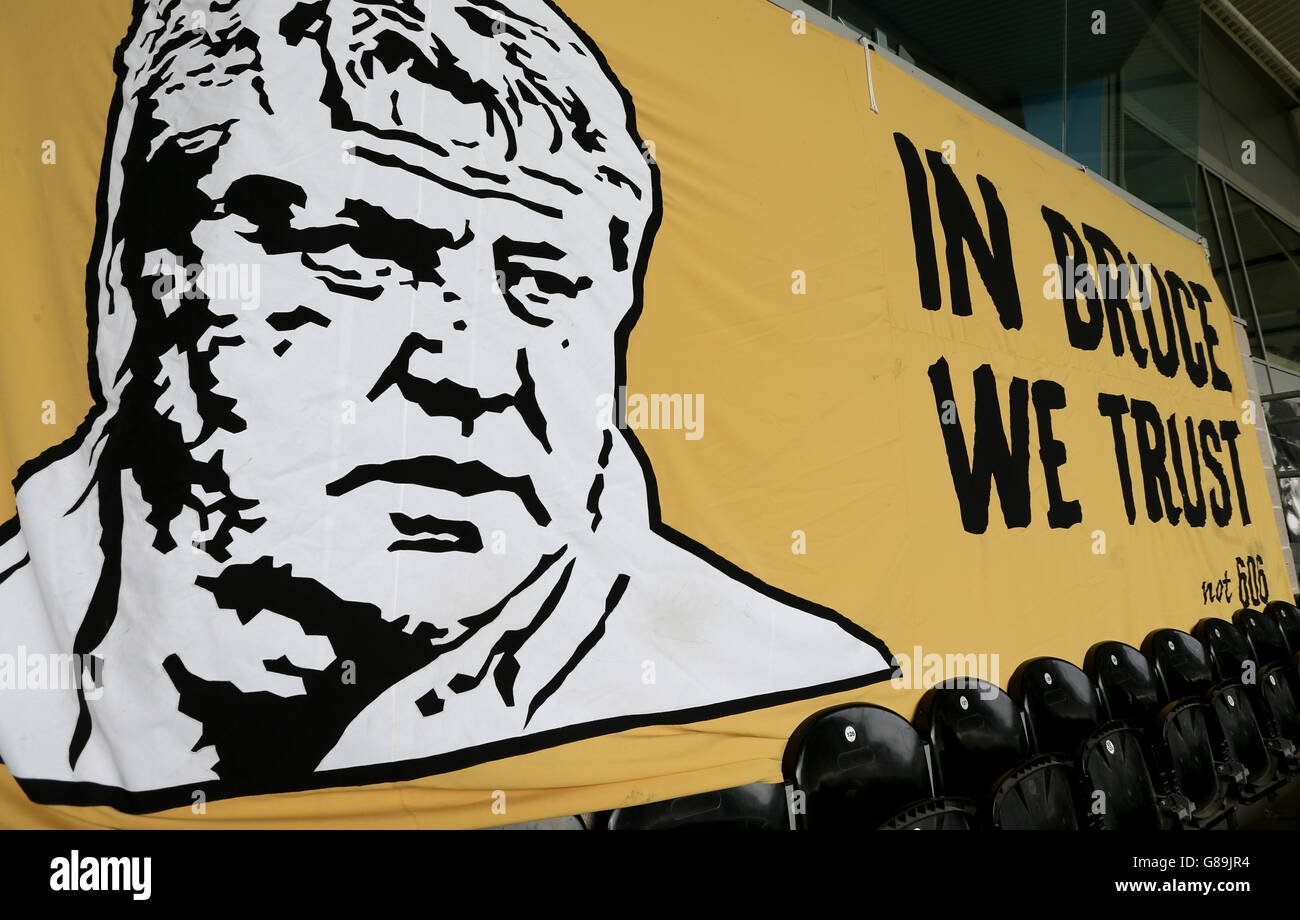 Soccer - Sky Bet Championship - Hull City v Blackburn Rovers - KC Stadium. A banner dedicated to Hull City manager Steve Bruce in the stands at the KC Stadium Stock Photo