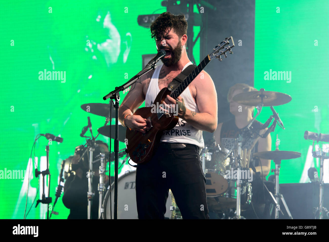 Yannis Philippakis the Foals performs at the Glastonbury music festival Stock Photo