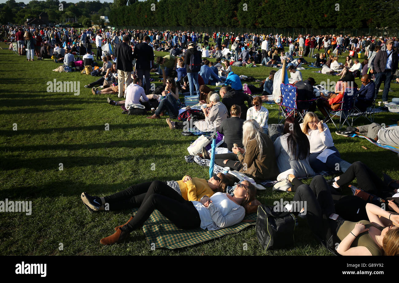 Spectators queue in Wimbledon Park on day two of the Wimbledon ...