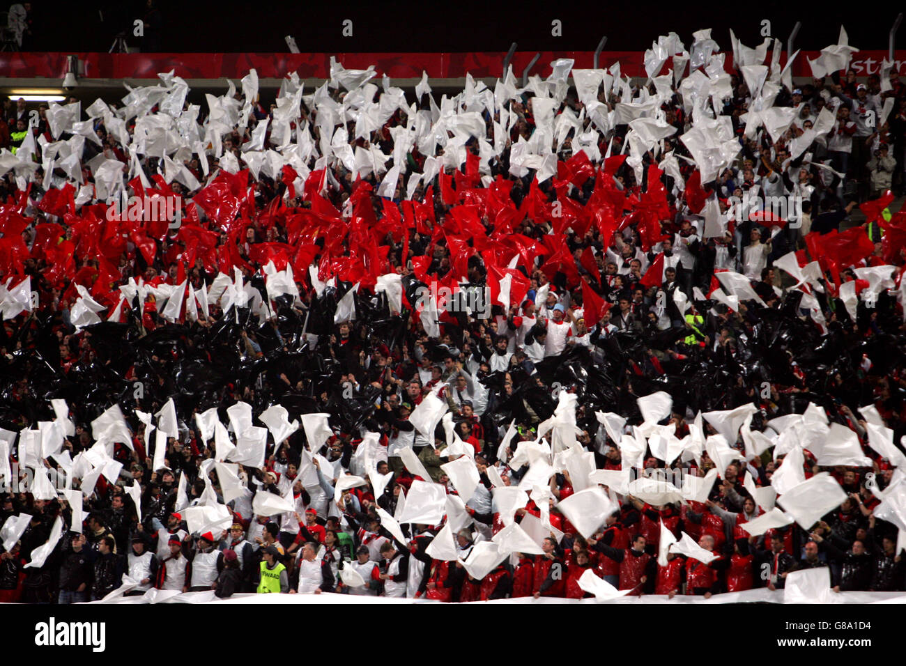 Liverpool fans wave flags and banners hi-res stock photography and ...
