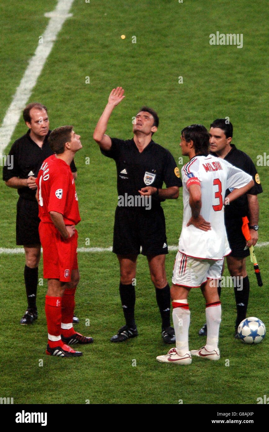 Referee Manuel Mejuto Gonzalez (c) tosses a coin to see who takes the first penalty as AC Milan captain Paolo Maldini (r) and Liverpool captain Steven Gerrard (l) look on Stock Photo