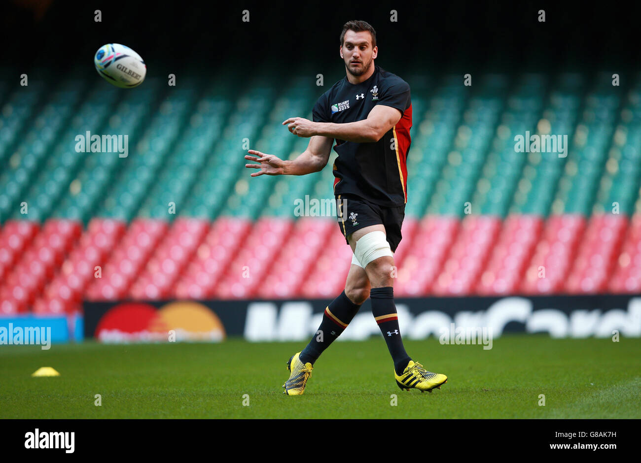 Welsh Rugby Captain Sam Wales captain sam warburton hi-res stock photography and images - Alamy