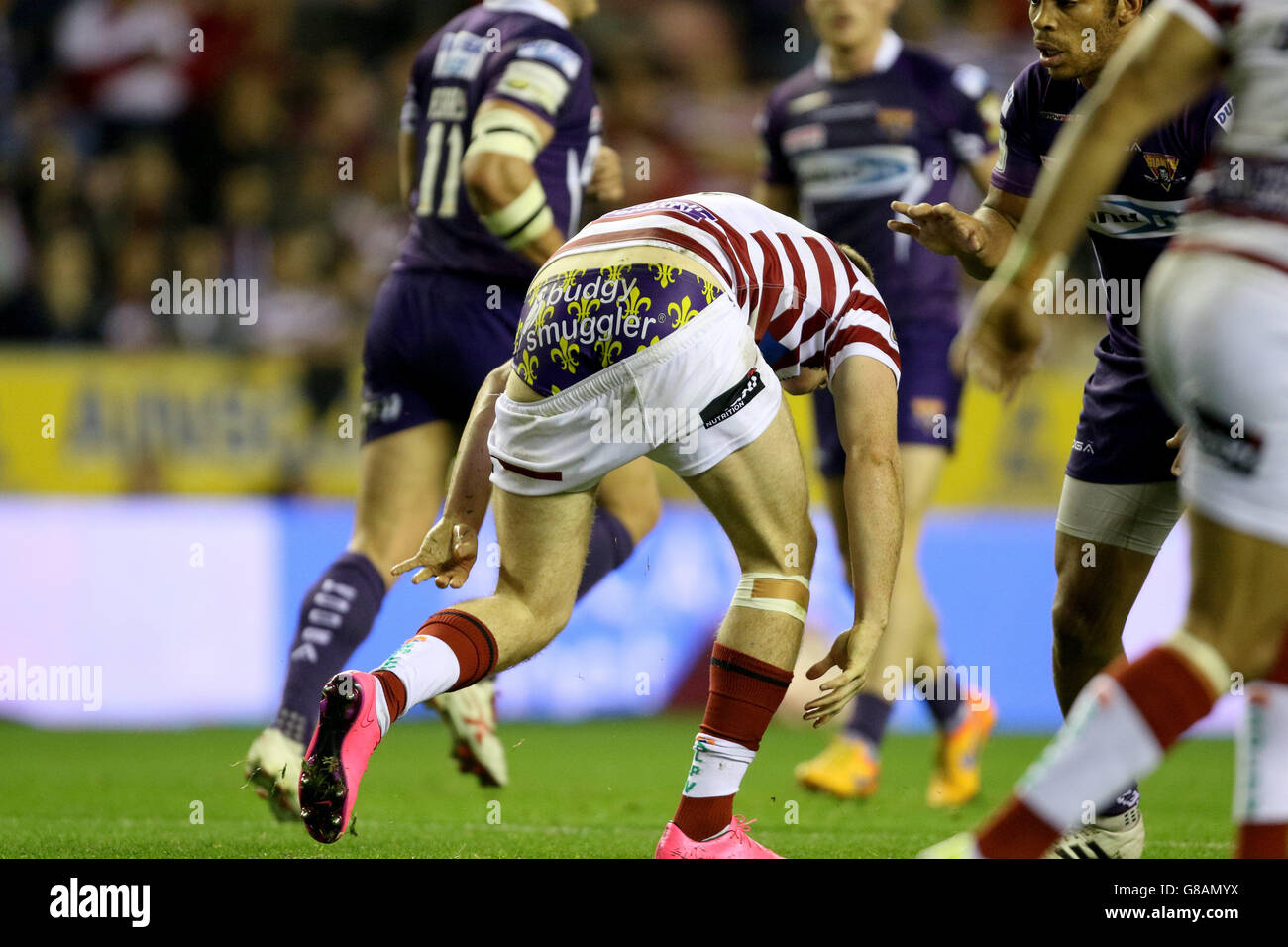 Wigan Warriors' Joe Burgess' shorts fall down during the First Utility Super League, Semi Final match at the DW Stadium, Wigan. PRESS ASSOCIATION Photo. Picture date: Thursday October 1, 2015. See PA story RUGBYL Wigan. Photo credit should read: Richard Sellers/PA Wire. RESTRICTIONS: . No commercial use. No false commercial association. No video emulation. No manipulation of images. Stock Photo