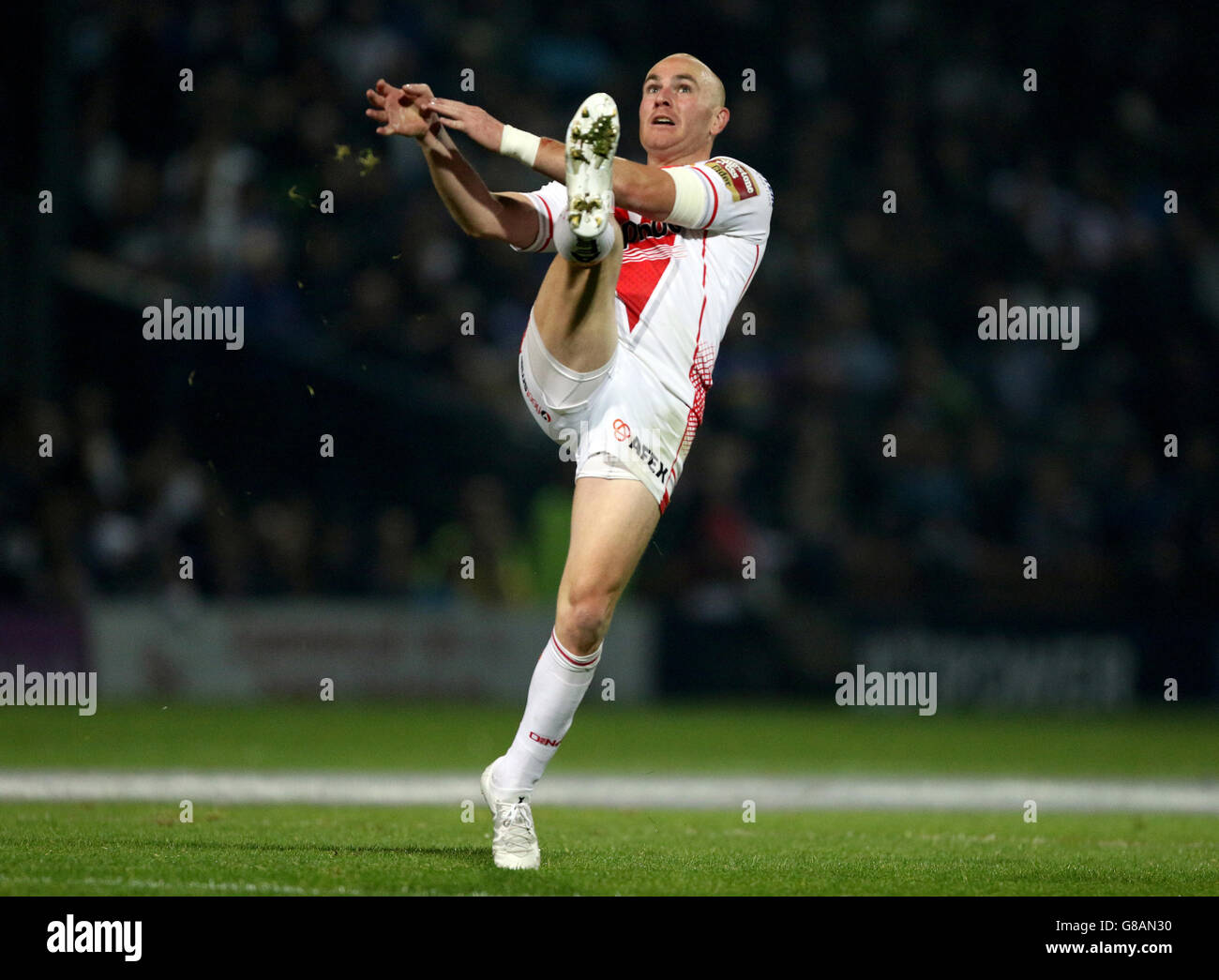 St Helens Luke Walsh during the First Utility Super League, Semi Final at Headingley Carnegie Stadium, Leeds. Stock Photo