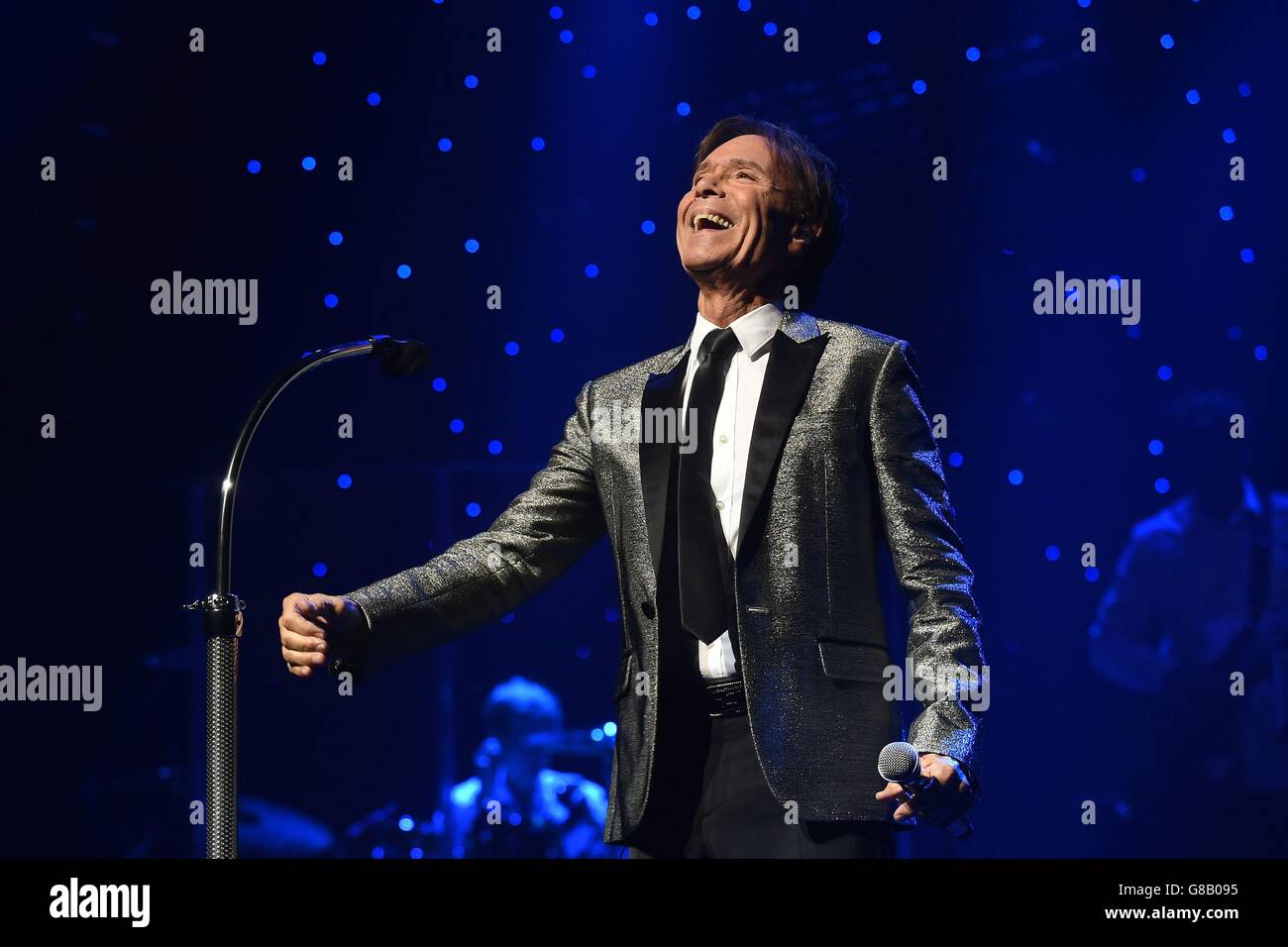 Cliff Richard 75th Birthday Tour Birmingham Stock Photo Alamy