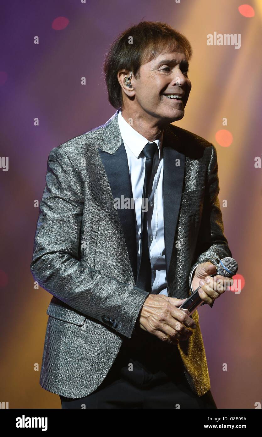 Cliff Richard 75th Birthday Tour Birmingham Stock Photo Alamy