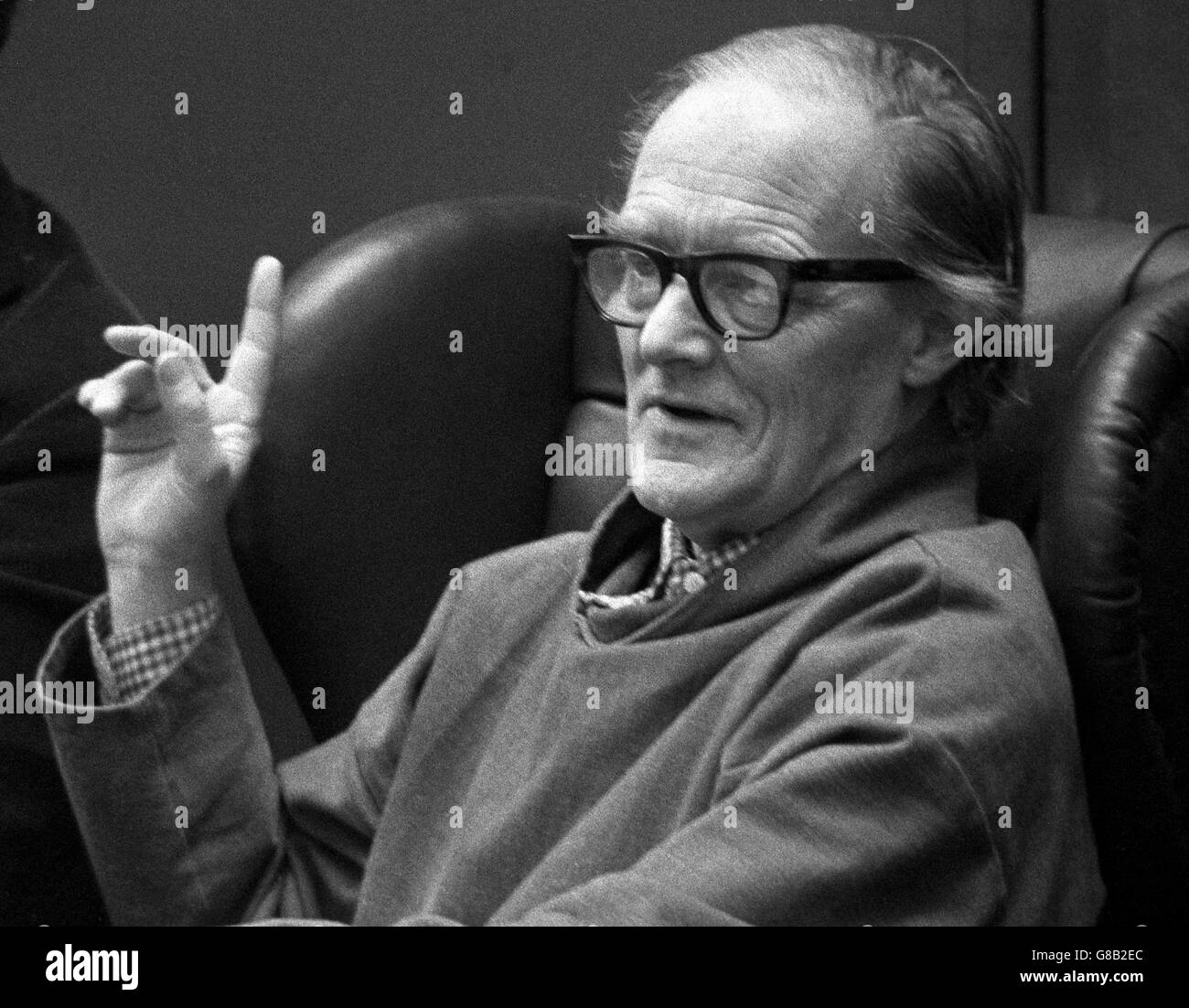 Sir Hugh Casson, the new president of the Royal Academy, during the Selection Committee session in Burlington House, intent on judging work submitted for the RA's forthcoming Summer Exhibition. Stock Photo