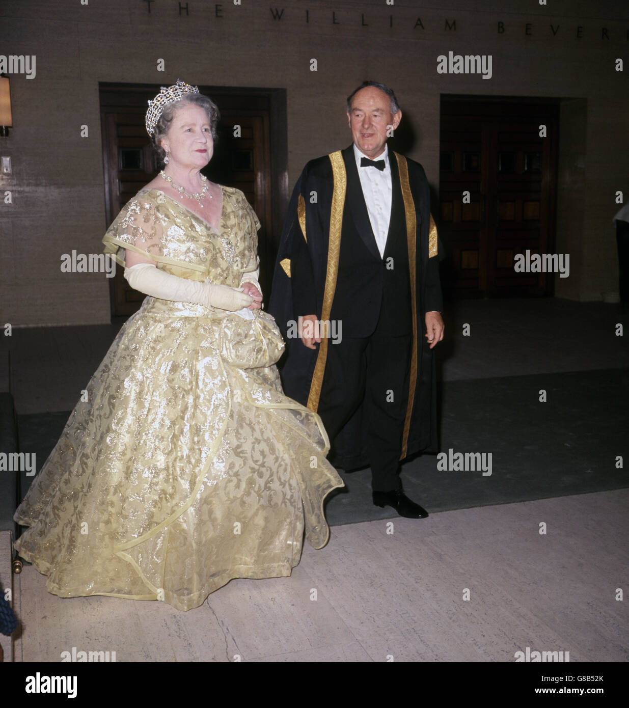 Queen Elizabeth, the Queen Mother, Chancellor of the University of London, at the University's State House, Marlet Street, London, attending celebrations in honour of Foundation Day. Her escort is the Vice-Chancellor, Professor Sir Owen Saunders. Stock Photo