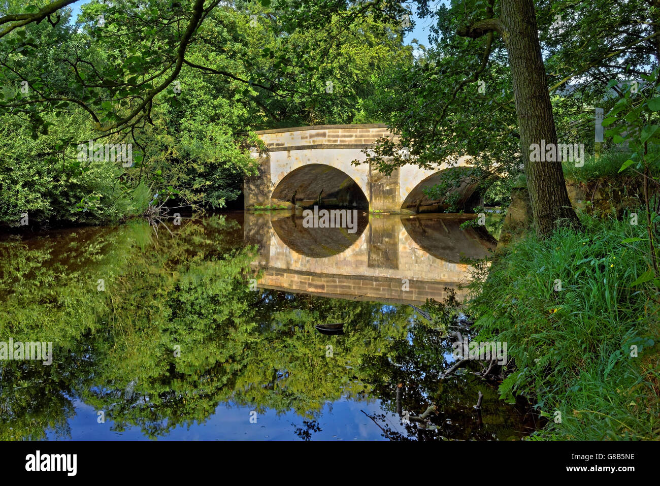 UK,Derbyshire,Peak District,Hathersage,Leadmill Bridge & River Derwent Stock Photo