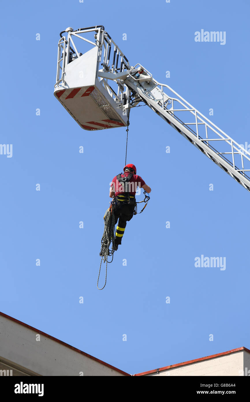 Firefighters training school ladder hi-res stock photography and images ...