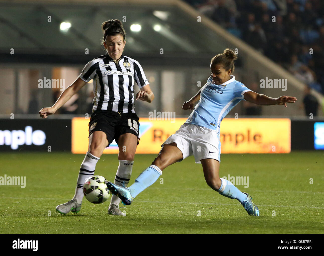 Manchester City Ladies' Nikita Parris (right) and Notts County Ladies' Leanne Chrichton battle for the ball during the Women's Super League match at the Academy Stadium, Manchester. Stock Photo